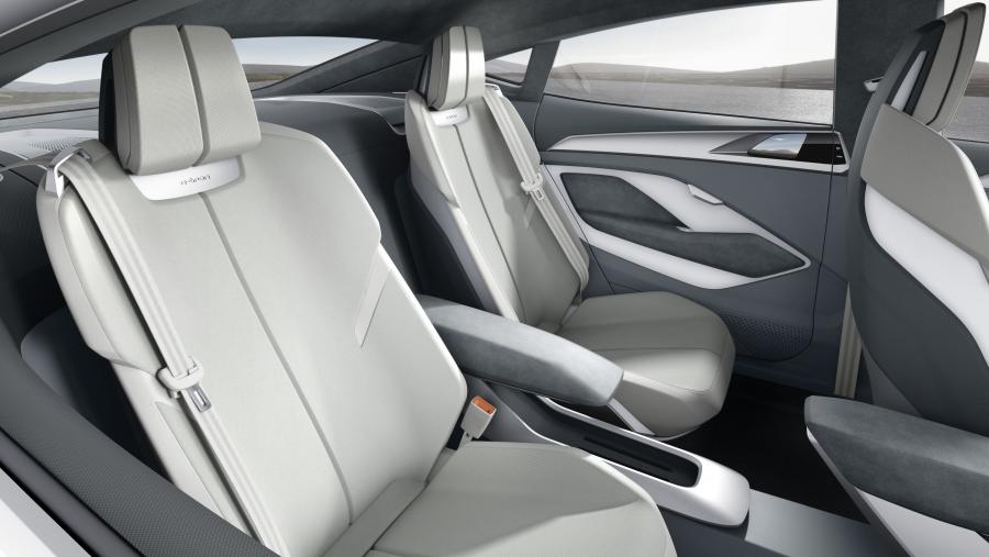 Интерьер Audi e-tron Sportback Concept 2017 года  (фото 32 из 35)